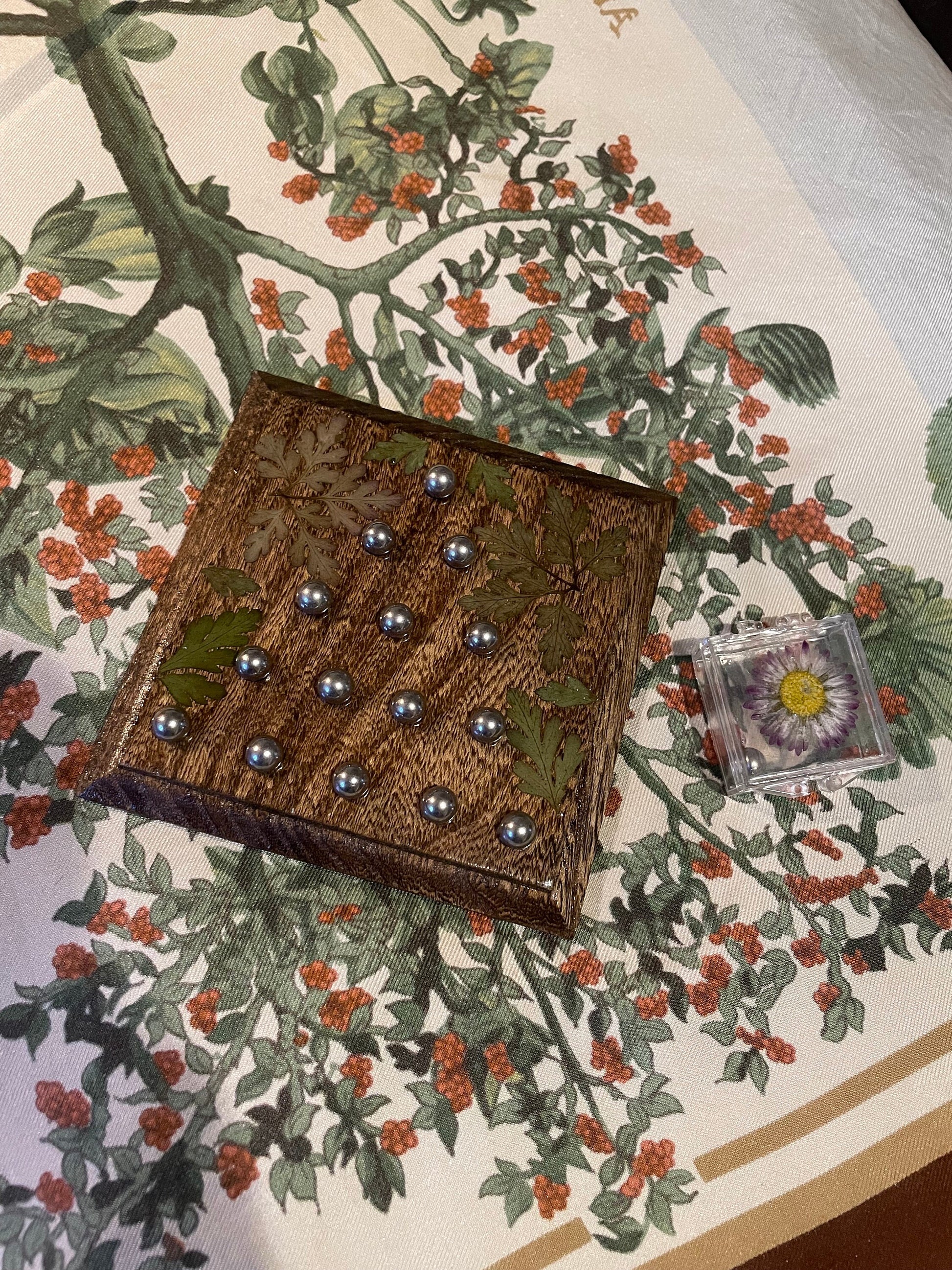 Botanical pyramid solitaire pentagon puzzle board, with pressed Daisy and herb Robert cottagecore goblincore nature handmade boardgame