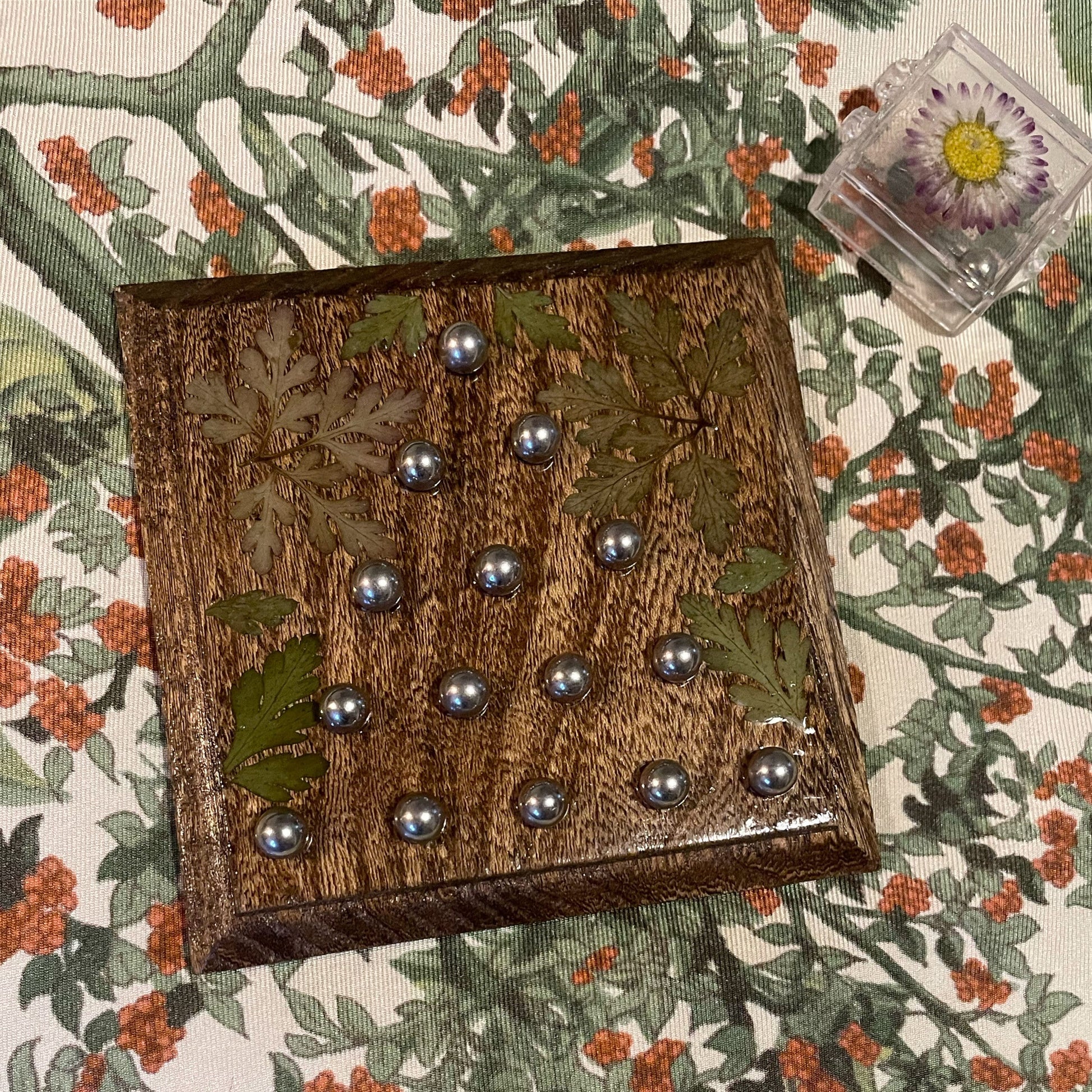 Botanical pyramid solitaire pentagon puzzle board, with pressed Daisy and herb Robert cottagecore goblincore nature handmade boardgame